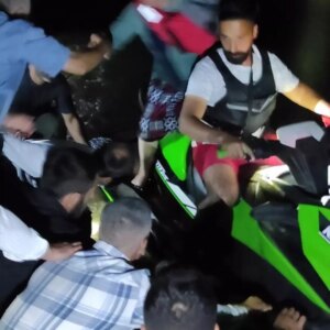 bingolde nehirde mahsur kalan 5 kisi kurtarildi qCxVKf2n