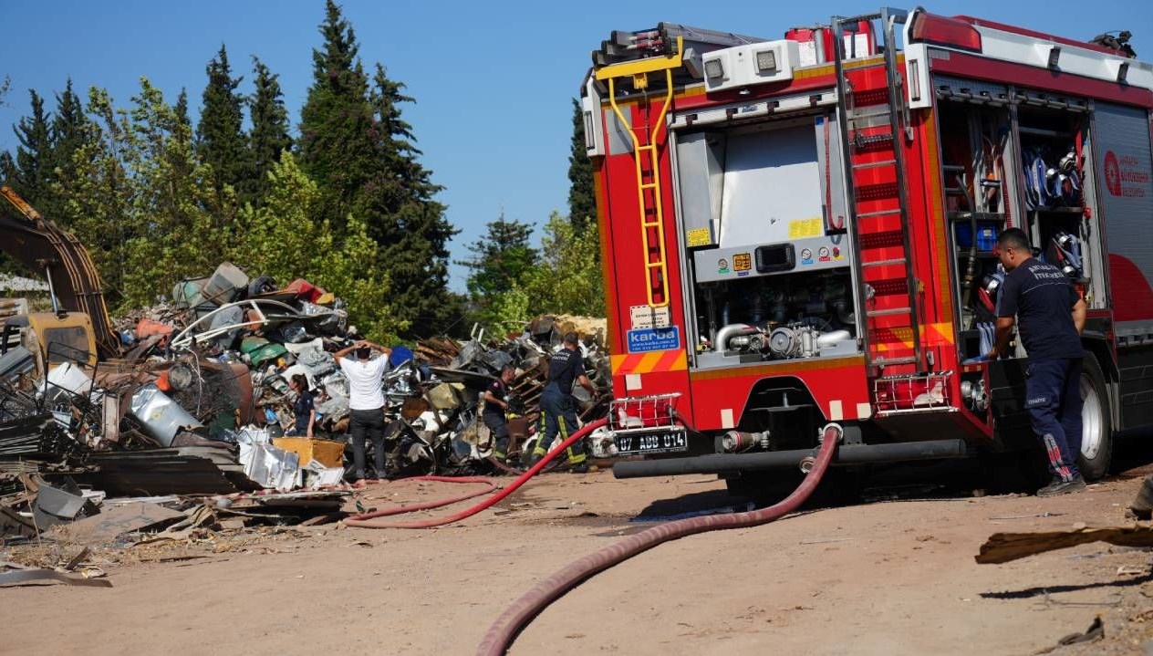 antalyada hurdacida yangin Ax6gG9y4