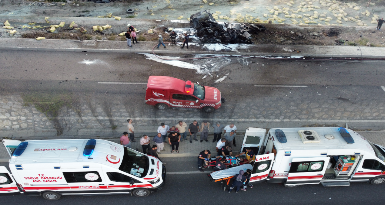 freni arizalanan tir once otobuse carpti sonra yandi DcTjrWfZ