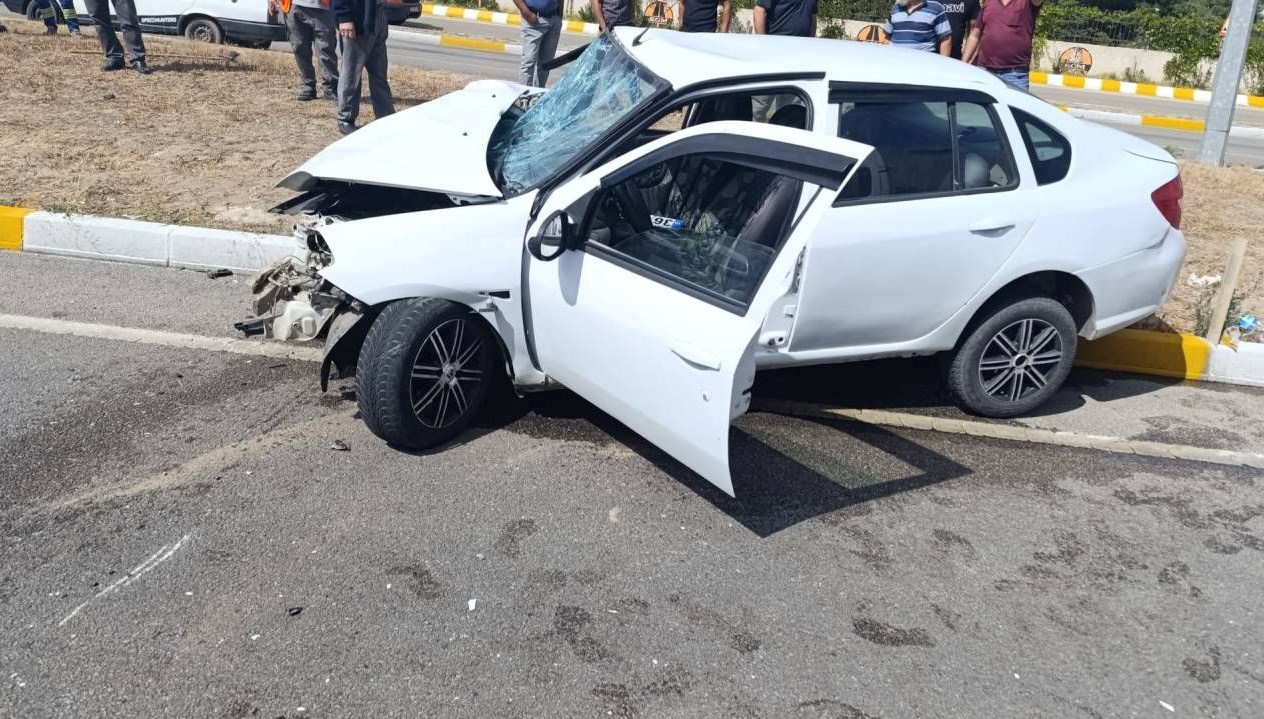 kepceye carpan otomobilin surucusu yaralandi ZwMVjZdy