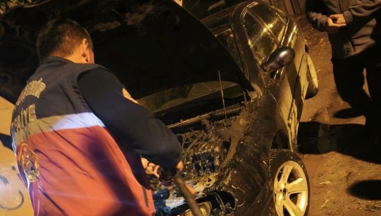 vanda park halindeki araba yandi XN3Qj1cd