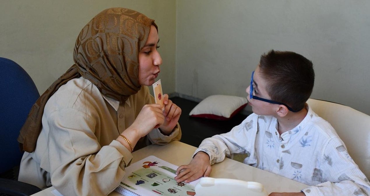 ogretmenligi birakti kendisini serebral palsili ogluna adadi tbLdKhUE