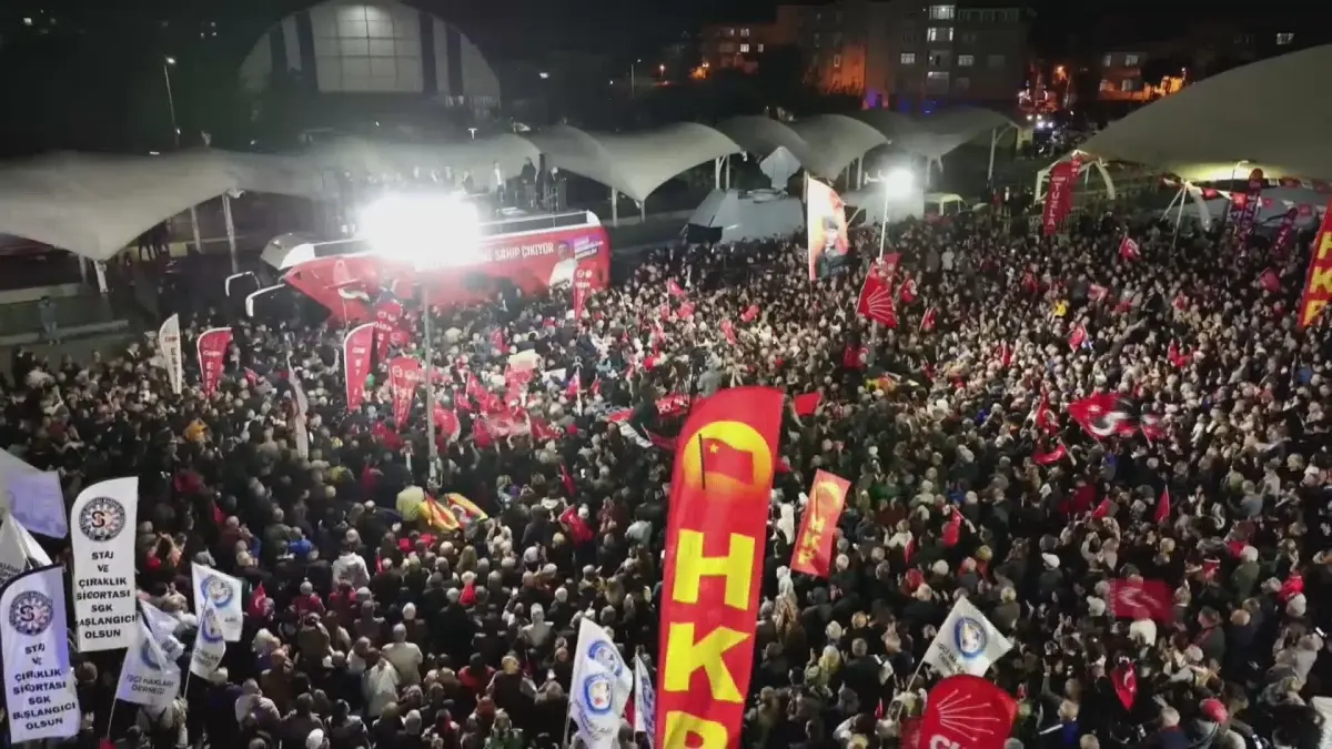 Özgür Özel Küçükçekmece’de konuştu