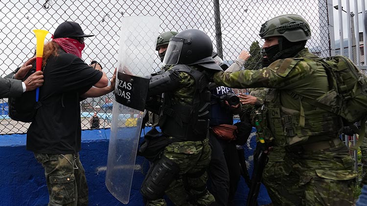 tasli silahli saldiri duzenlenmisti devlet baskaninin aile sirketi yakininda bombali arac saldirisi JAI4QQX7.jpg