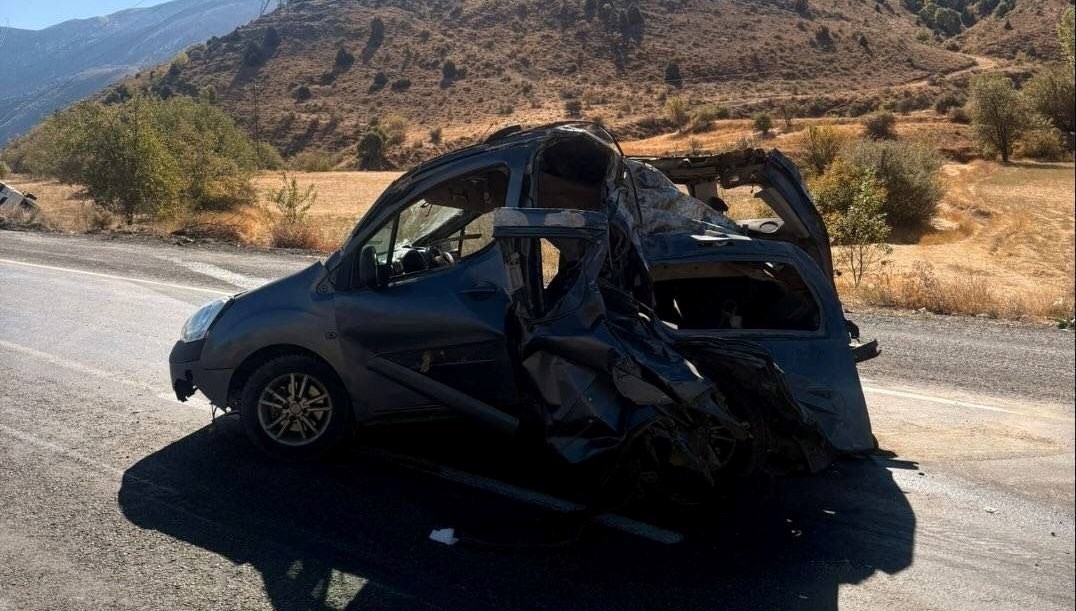 tatvanda trafik kazasi 2 yarali eR8bGB9w