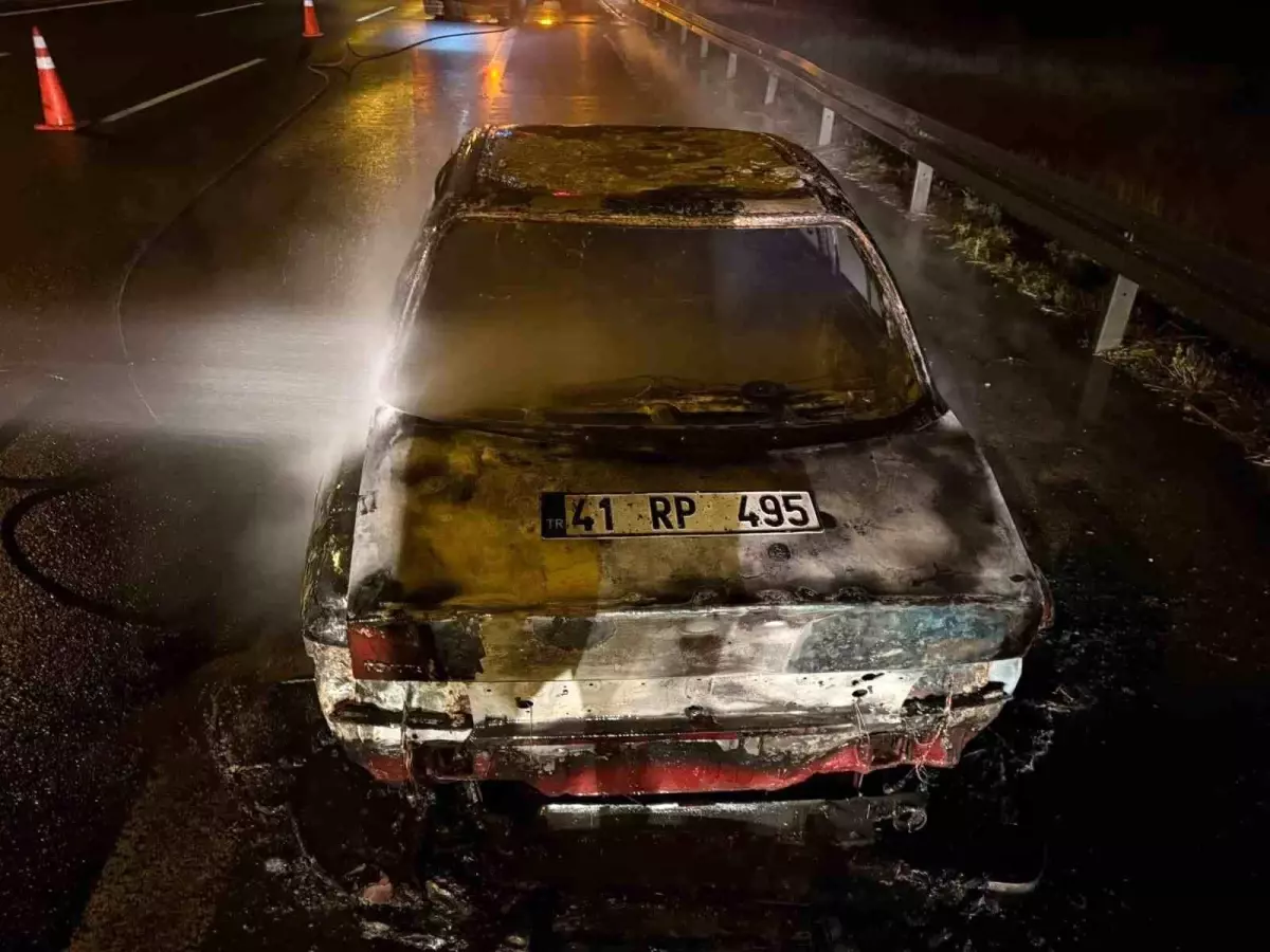 tem otoyolunda yangin bir otomobil kul oldu 5RRw7eWd.jpg