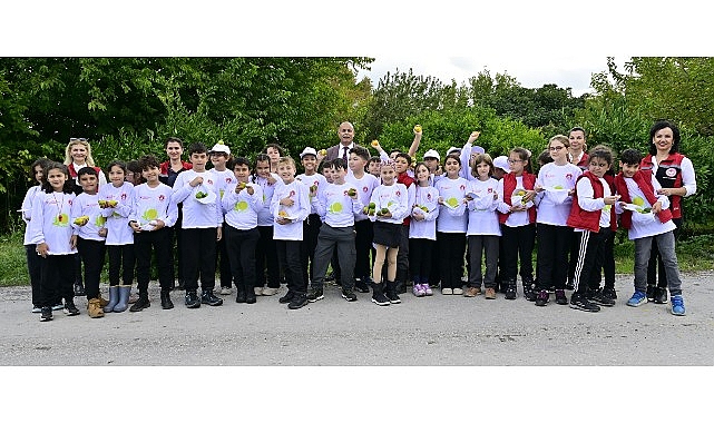 cocuklar tarimi lider cocuk tarim kampinda ogreniyor asnWg1Vr.jpg