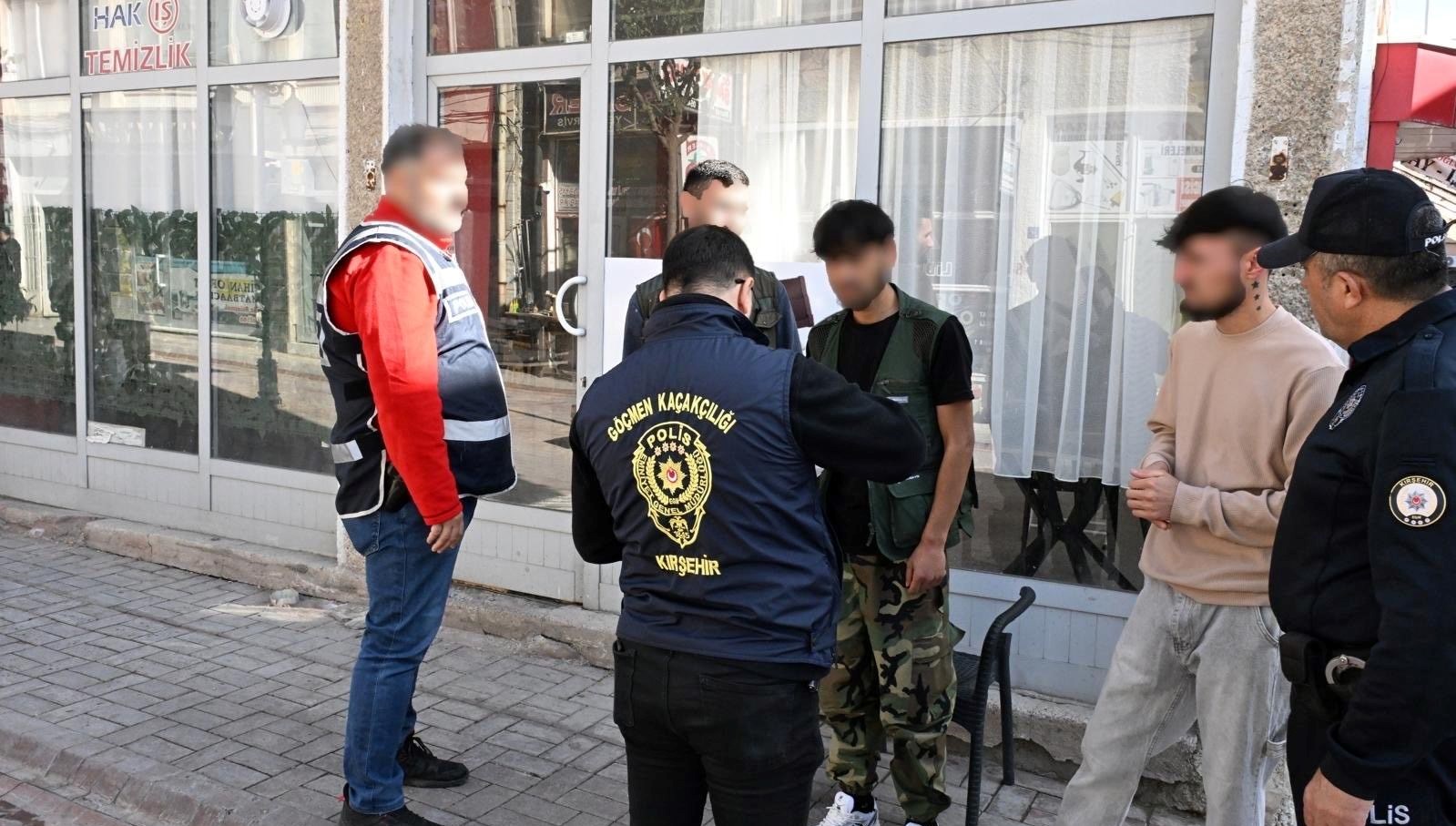 kirsehirde 5 duzensiz gocmen yakalandi XDJvsPFe.jpg