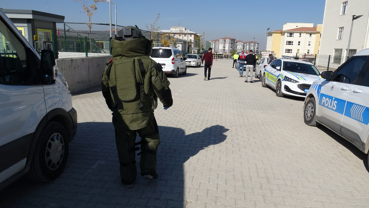 malatyada okul yerleskesinde supheli cisim panigi kcQgtBt8.jpg