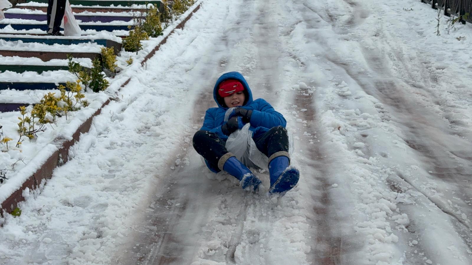 Okullar bugün tatil mi? 29 Aralık Pazartesi okulların tatil edildiği il ve ilçeler