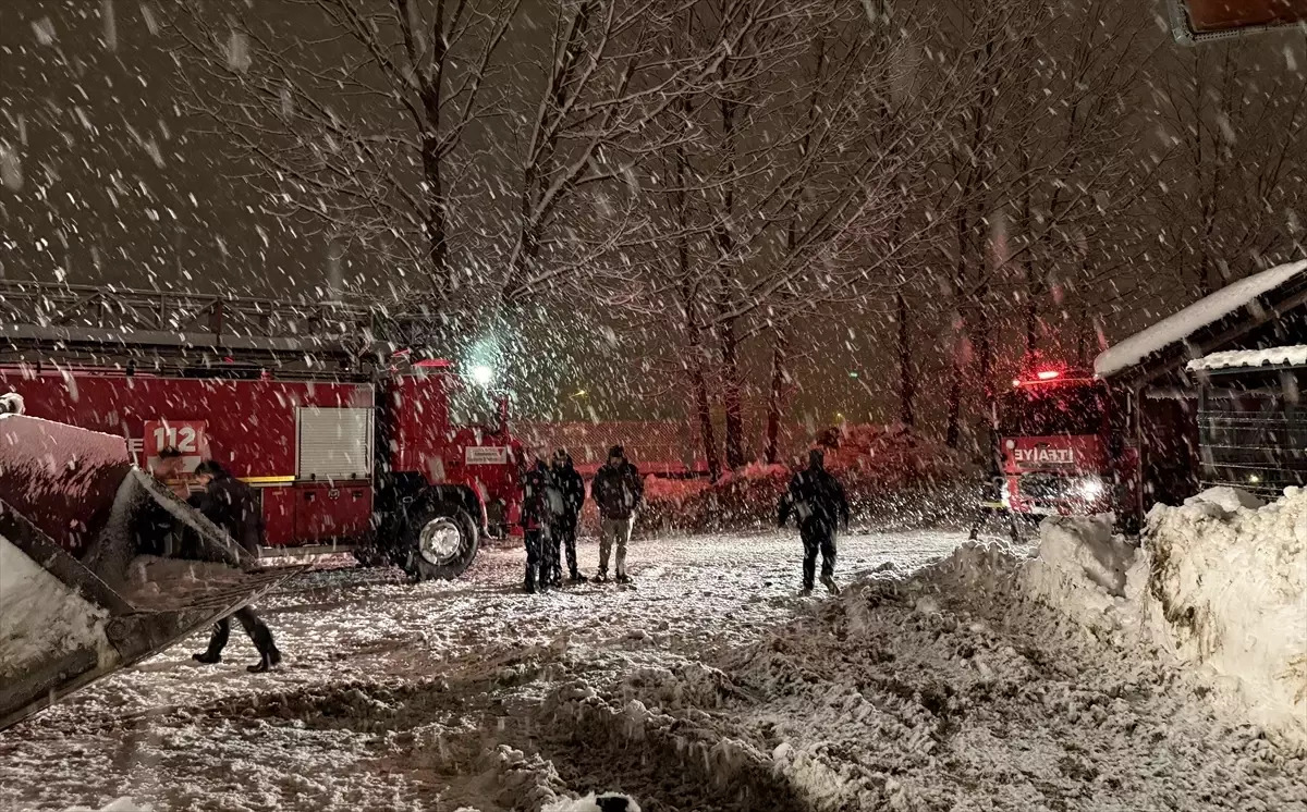Göksun’da Ahır Çöktü, 18 Hayvan Telef Oldu