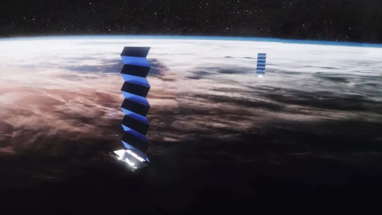 Önce patlama sonra çarpışma. SpaceX, Starlink uydularını indiriyor